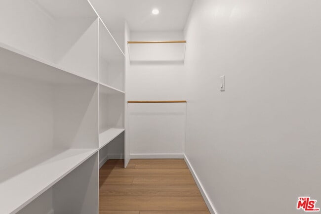 Building Photo - 843 Mariposa Ave