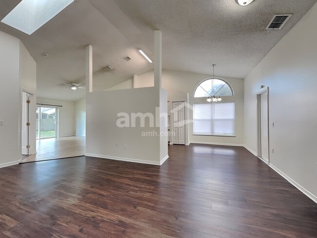 Building Photo - 555 Whiskey Creek Ct