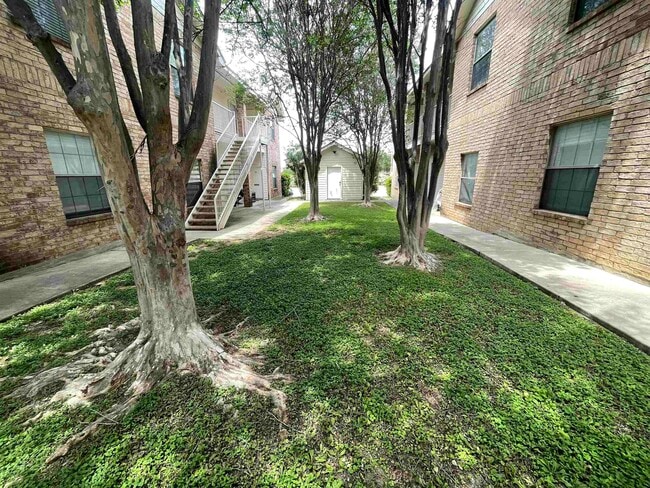 Building Photo - 511 Shiloh Dr