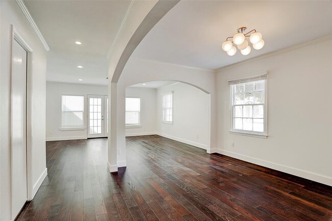 Building Photo - 2610 Whitney St