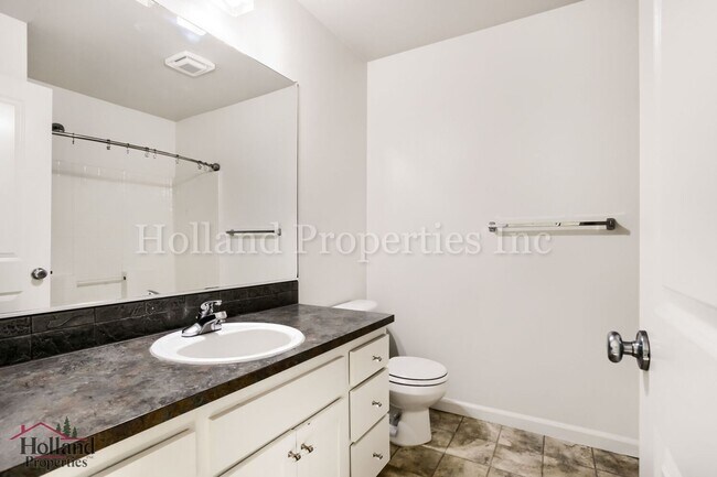 Building Photo - 16028 SW Gage Ln