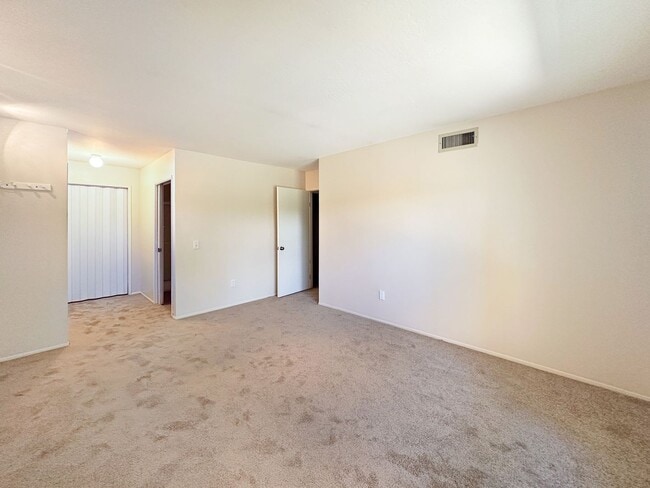 Building Photo - SD: Spacious 2BD/2BA Condo in Rancho Bernardo with Club Amenities, 2-Car Garage & Private Patio