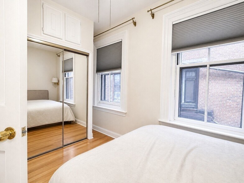 Building Photo - 244 Beacon St