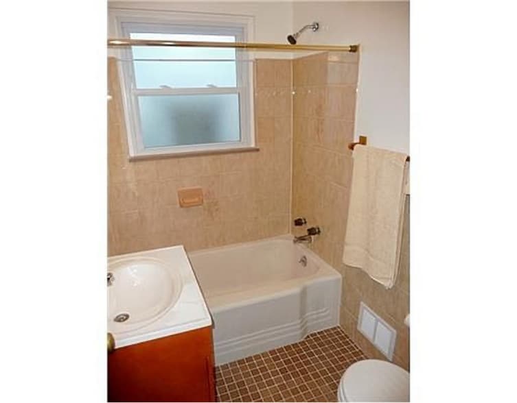 Building Photo - 310 Onyx Ave