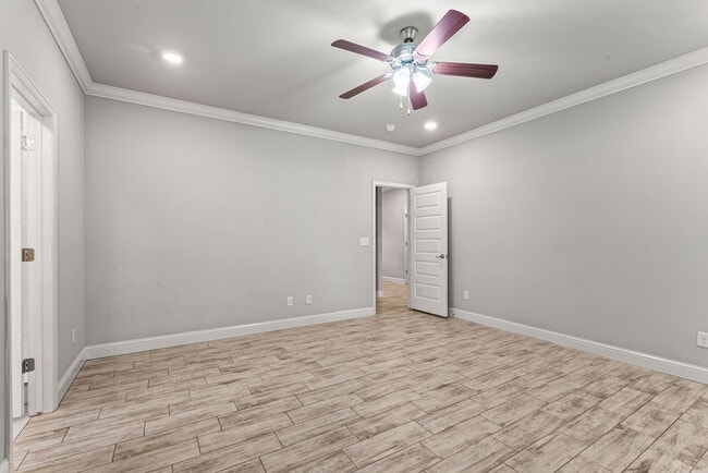 Building Photo - 2302 S Aspen St