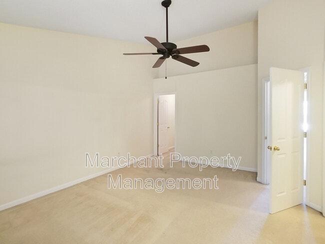 Building Photo - 527 Fagin Cir