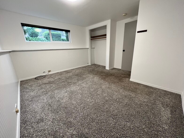 Building Photo - 10409 NE 130th St