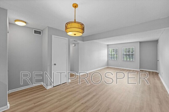 Building Photo - 317 E Amelia St