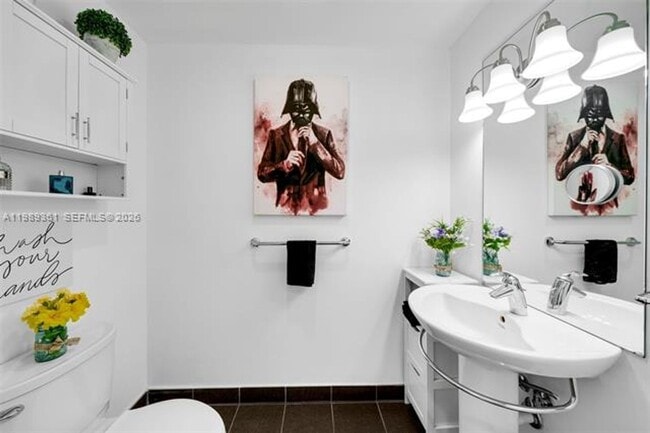 Building Photo - 300 S Biscayne Blvd