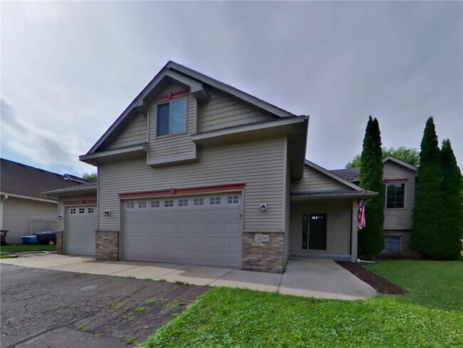 Primary Photo - 2200 Buffalo Ridge Dr