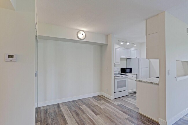 Building Photo - 6479 Chasewood Dr