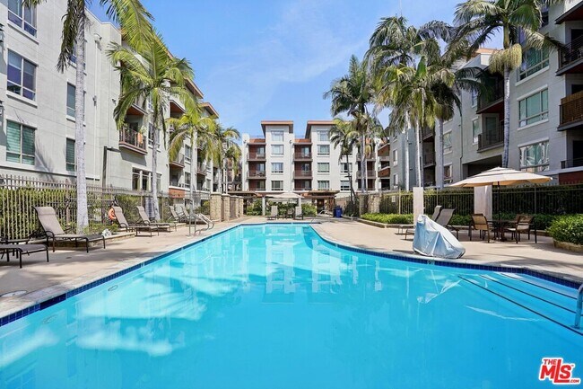 Building Photo - 100 S Alameda St