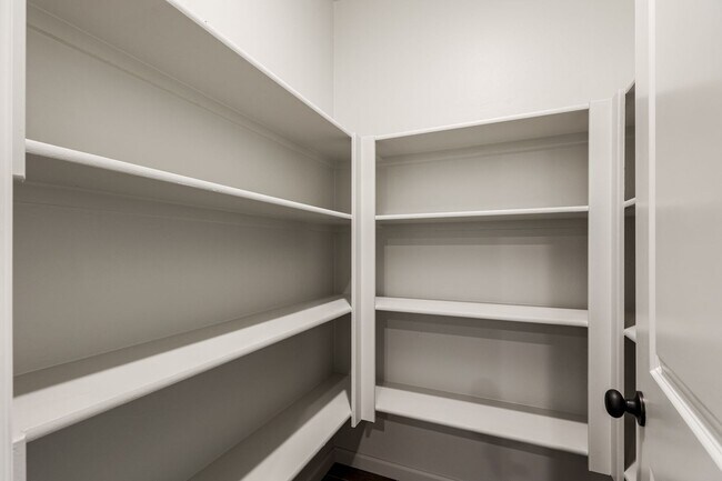 Building Photo - 634 Juniper St