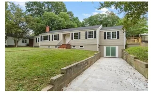 Building Photo - 132 Chesterfield Ave