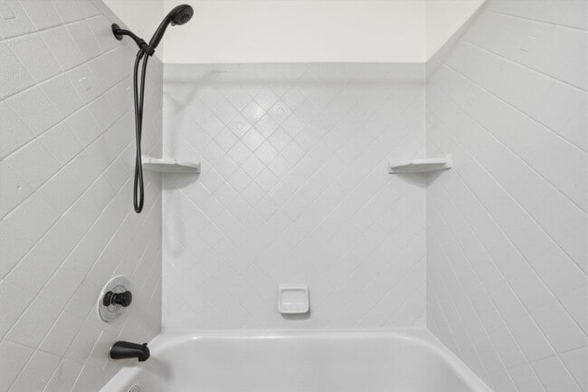 Building Photo - Renovated 1BR Condo | Community Clubhouse, Pool, Gym & Courts