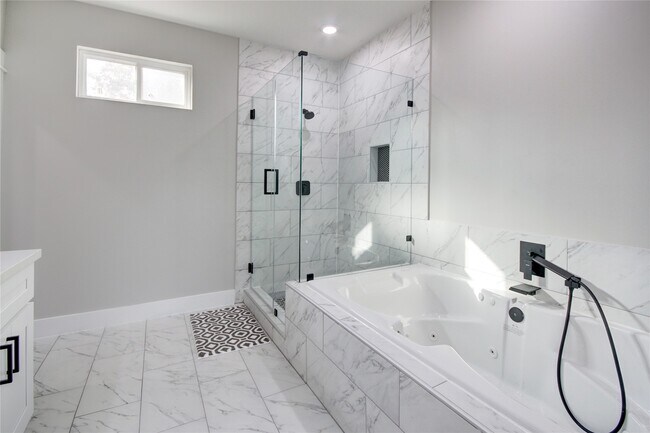 Building Photo - 9305 Tower St