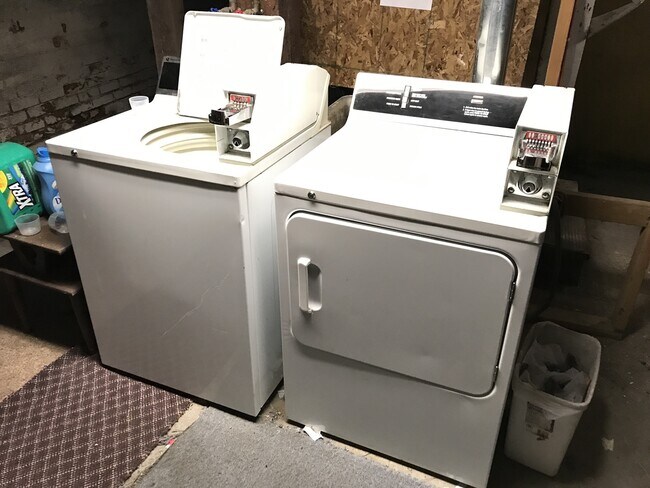 Building Photo - 95 4th Ave S