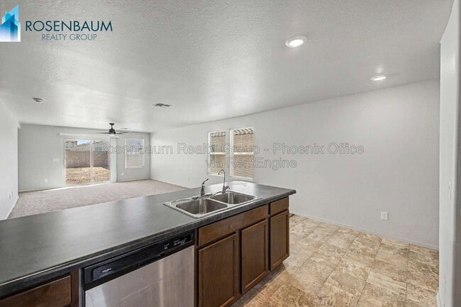 Building Photo - 1353 W Pima Ave