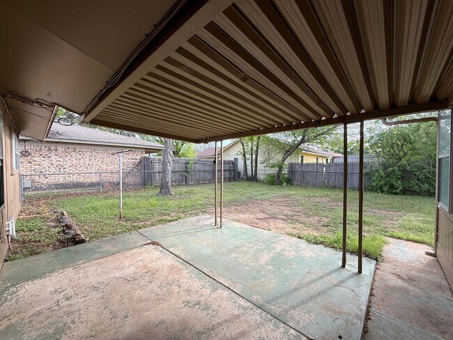 Building Photo - Charming 3 bedroom, 2 bathroom home near Kirby Park COMING SOON!