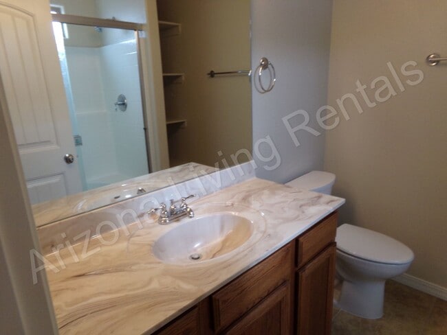 Building Photo - SUPER CLEAN 4 BEDROOM HOME