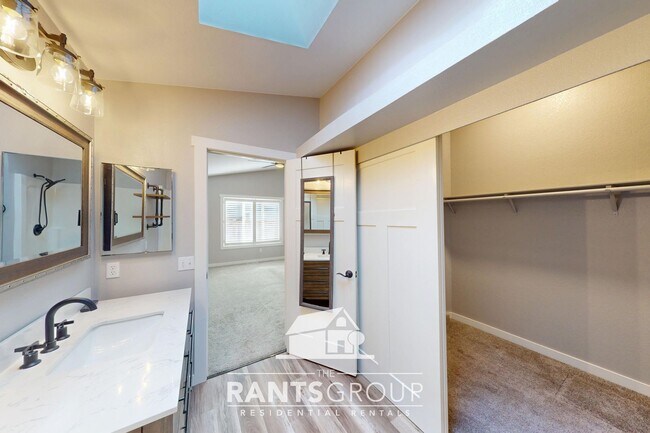 Building Photo - Move in Ready! Renovated 2-bed, 2-bath Rambler in Lacey!