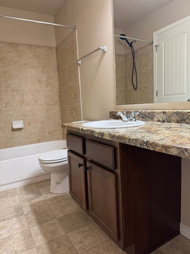 Building Photo - Everything you need! 3 bed/2.5 bath, 2-car garage
