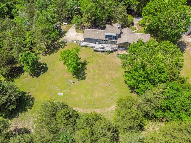 Building Photo - 13014 Schoolhouse Dr