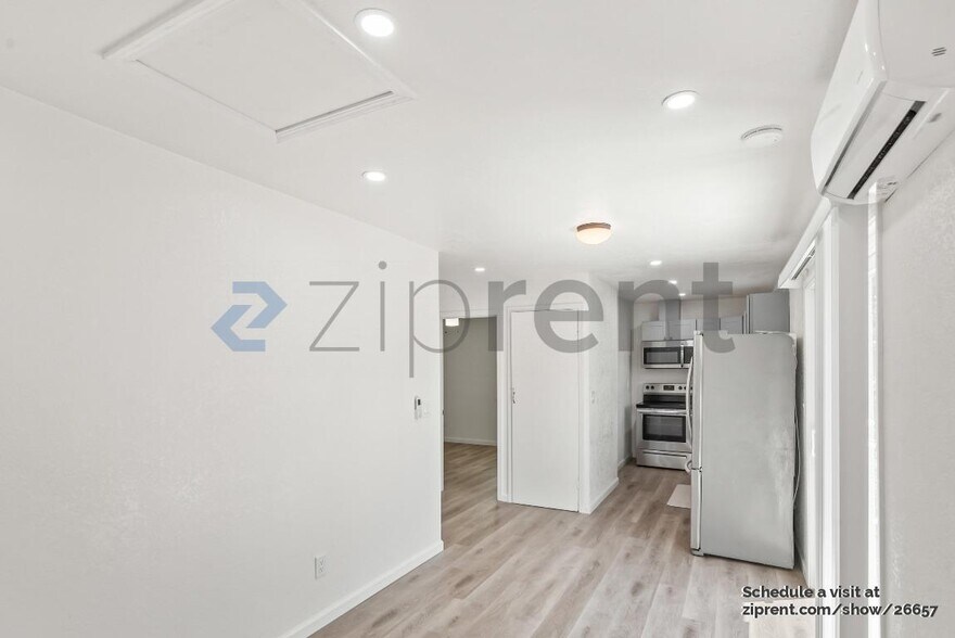Building Photo - 629 Pelican Ct