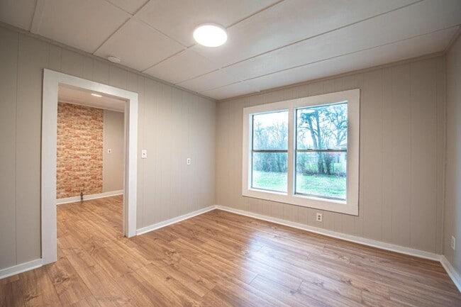 Building Photo - 1606 TX-21