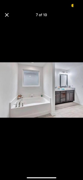 Building Photo - 448 Eisenhower Dr