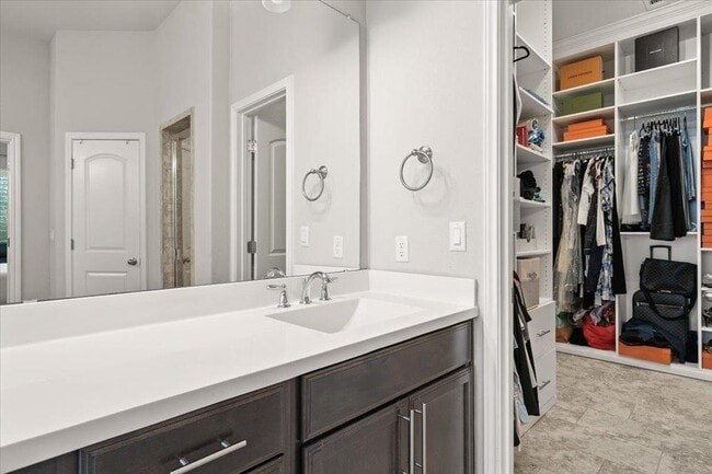 Building Photo - 11901 Deering Pl