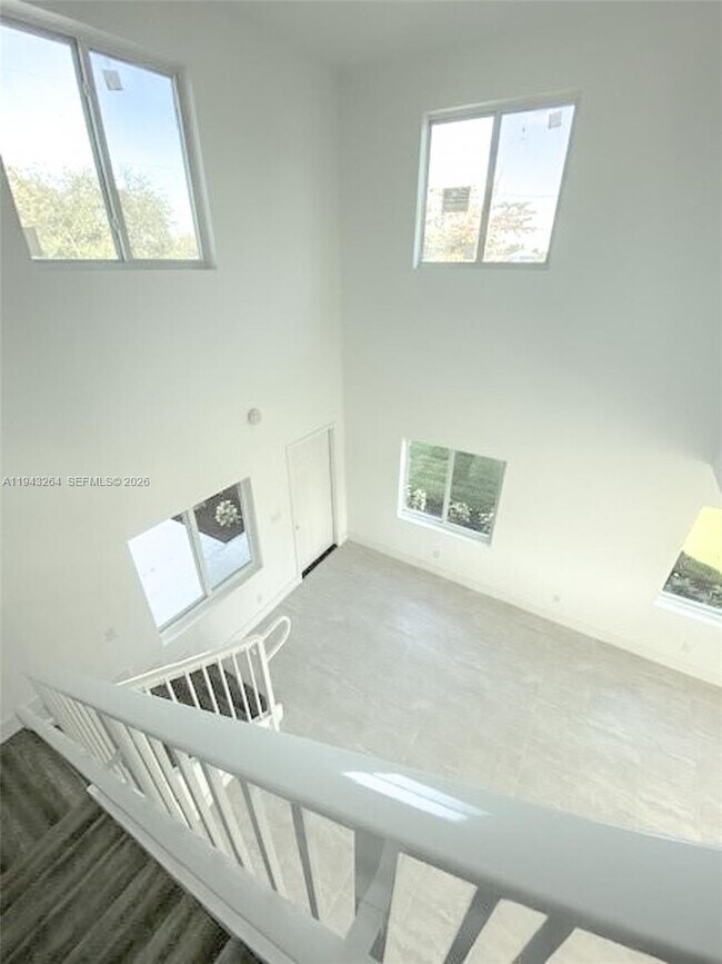 Building Photo - 715 N 59th Ave