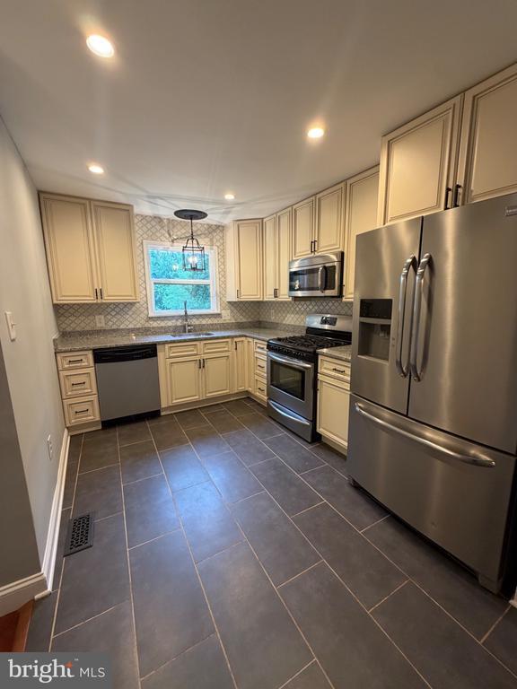 Building Photo - 5705 Sailstone Ln