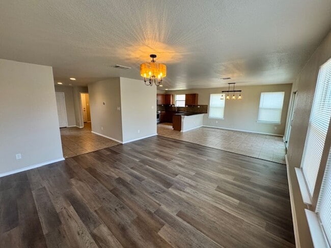 Building Photo - Ready for Move In! Spacious 4 bedroom 3 ba...