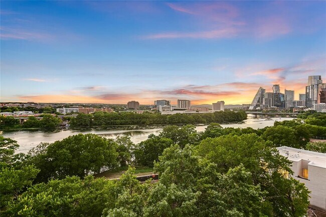 Building Photo - 54 Rainey St