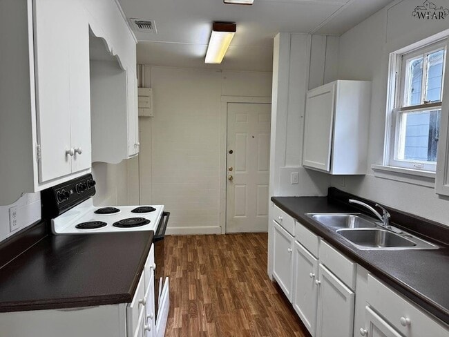 Building Photo - 2209 Talunar Ln