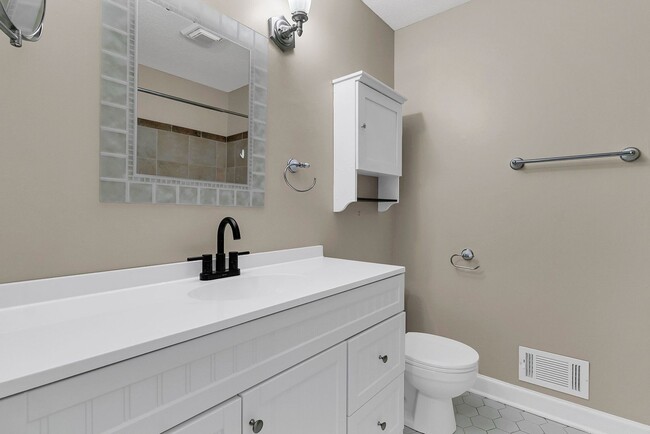 Building Photo - Move-In Ready Home in a Prime Summerville ...