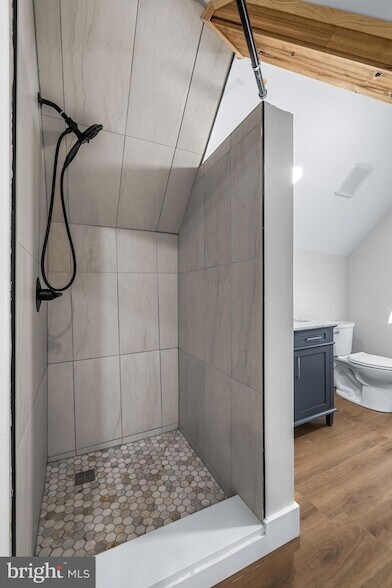 Building Photo - 320 W King St