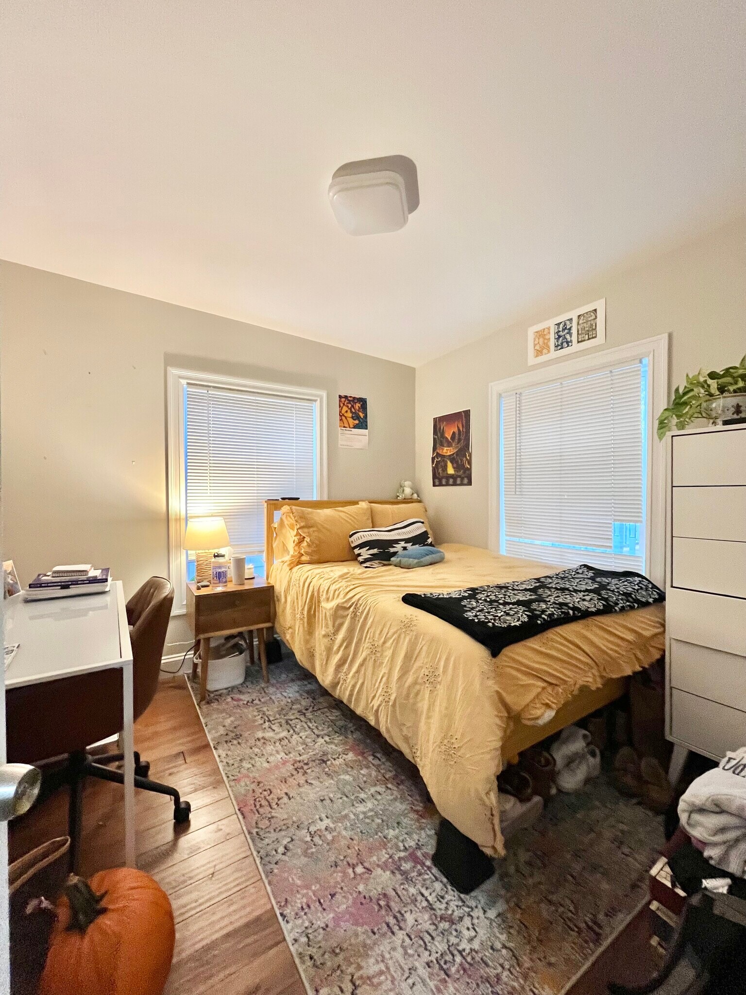 Building Photo - 724 Parker St