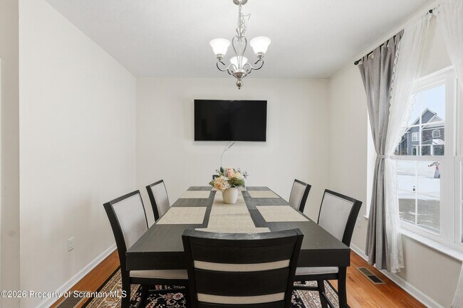 Building Photo - 124 Falcon Ln