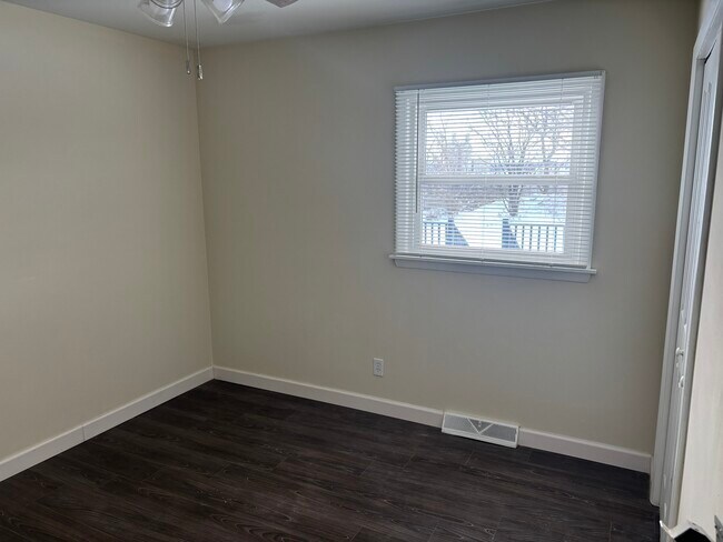 Building Photo - 103 Cherry St