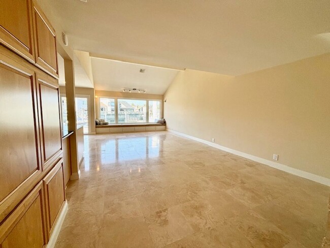 Building Photo - 2204 Kingsbridge Ln