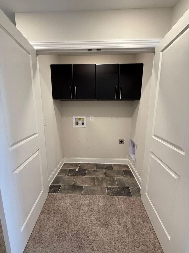 Building Photo - 5750 Dockside Dr