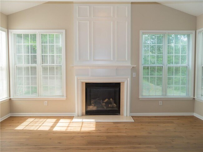 Building Photo - 663 Prada Ct NE