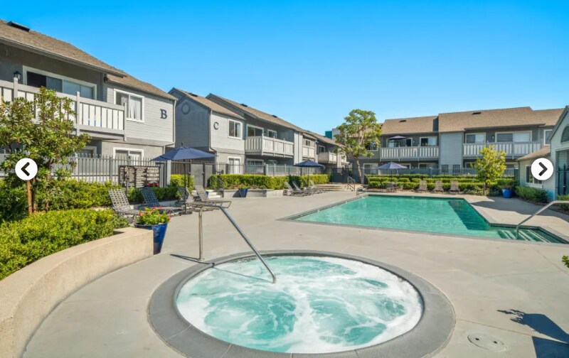 Building Photo - 805 E Orangewood Ave