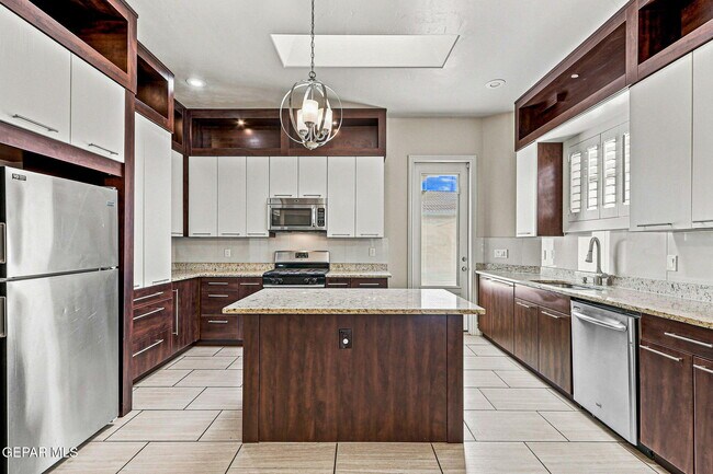 Building Photo - 3203 Red Orchard Dr