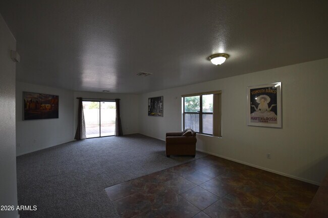 Building Photo - 2404 W Roeser Rd