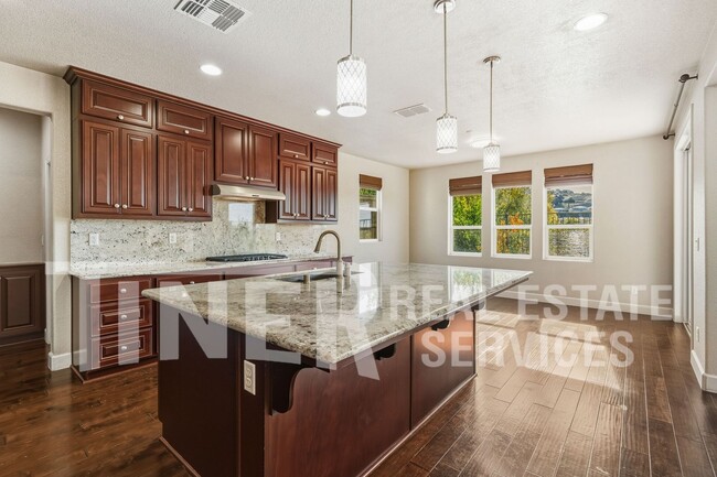 Building Photo - 7542 Pesaro Dr