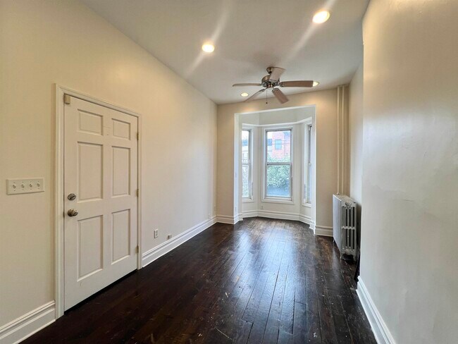 Building Photo - 148 Webster Ave
