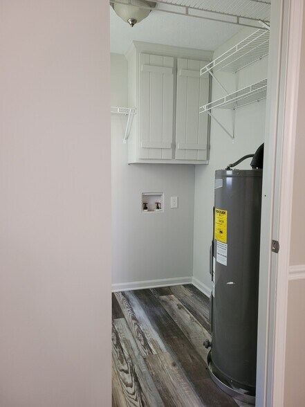 Laundry - 18 Brown Dr SW